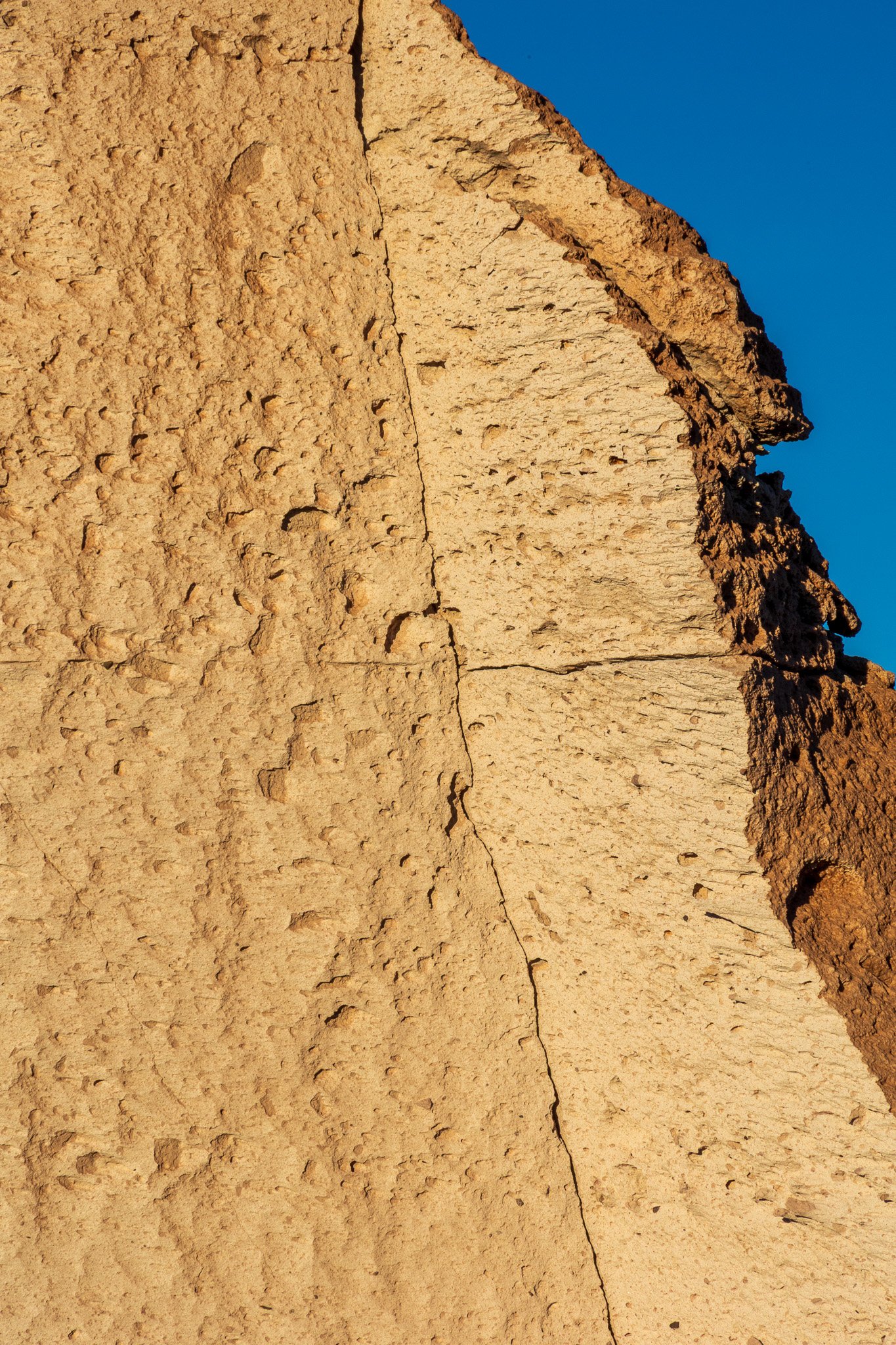 apr25_elpenonpiedrapomez160.jpg