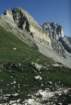 Dal Rifugio Grost si prende il sentiero di sinistra e poi subito quello di destra